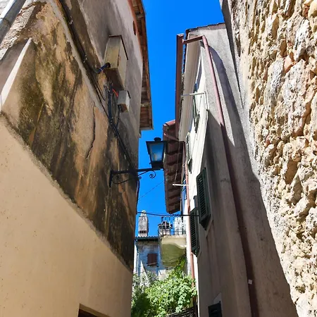 Old Town - Opatija, شقة لوفغان